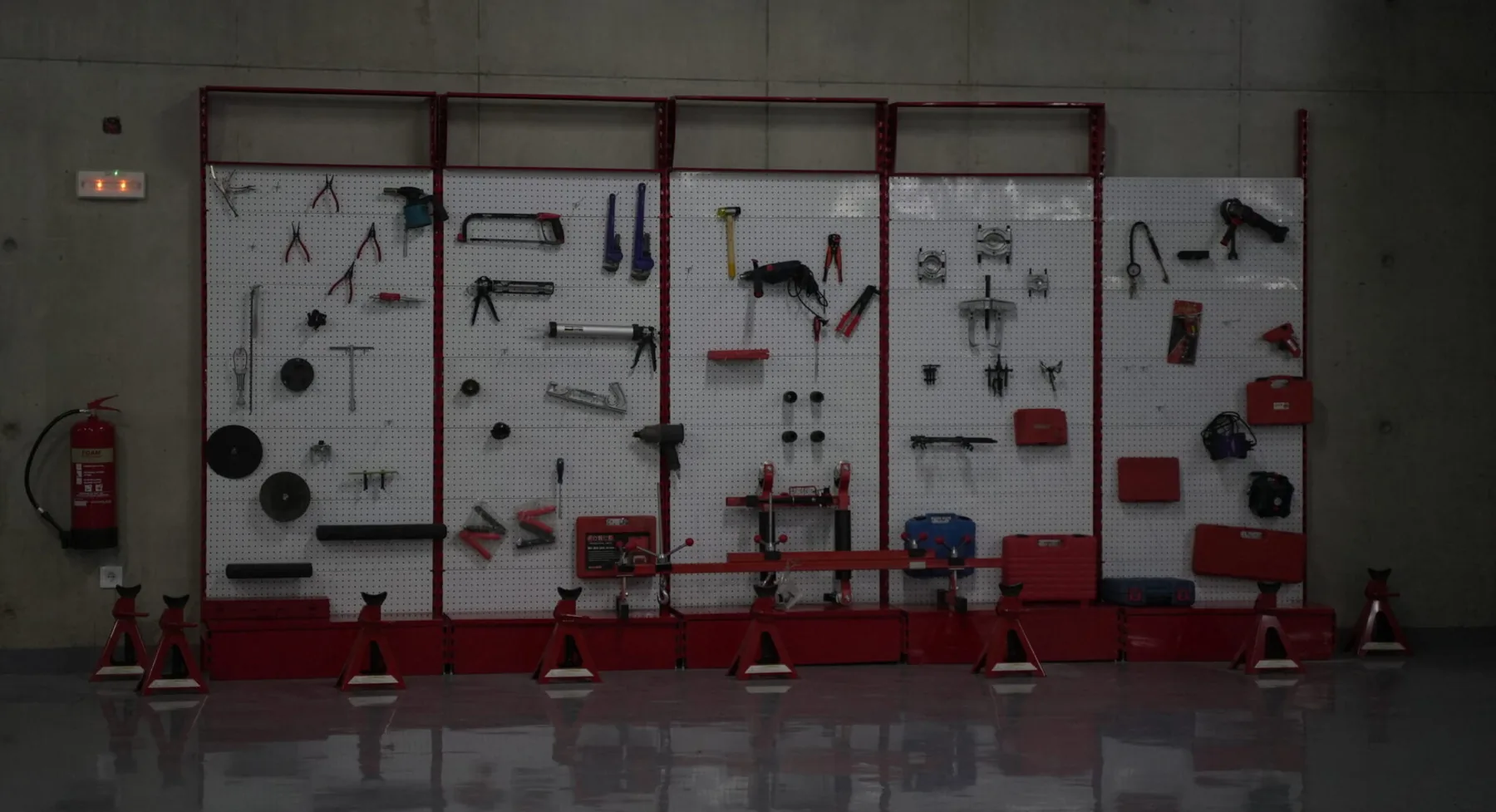 Monza 16-bay technical center