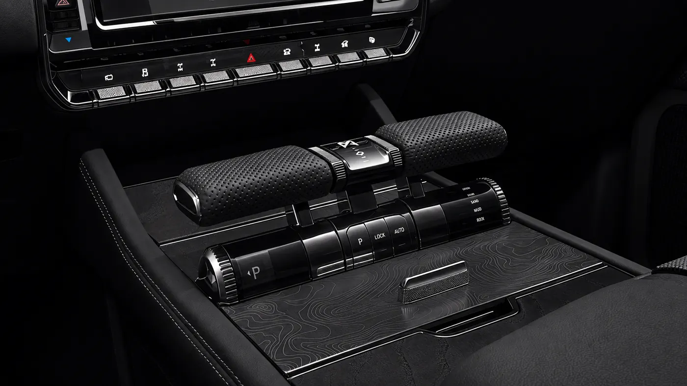 MHERO I center console — Obsidian