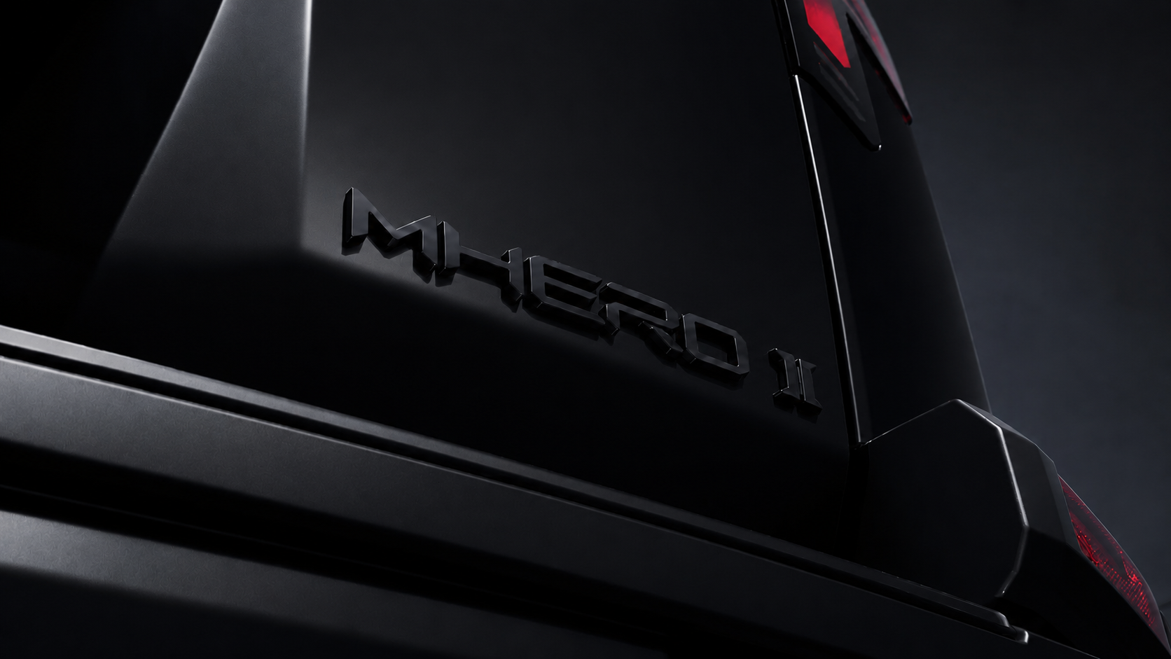 MHERO II badge — Piano Black