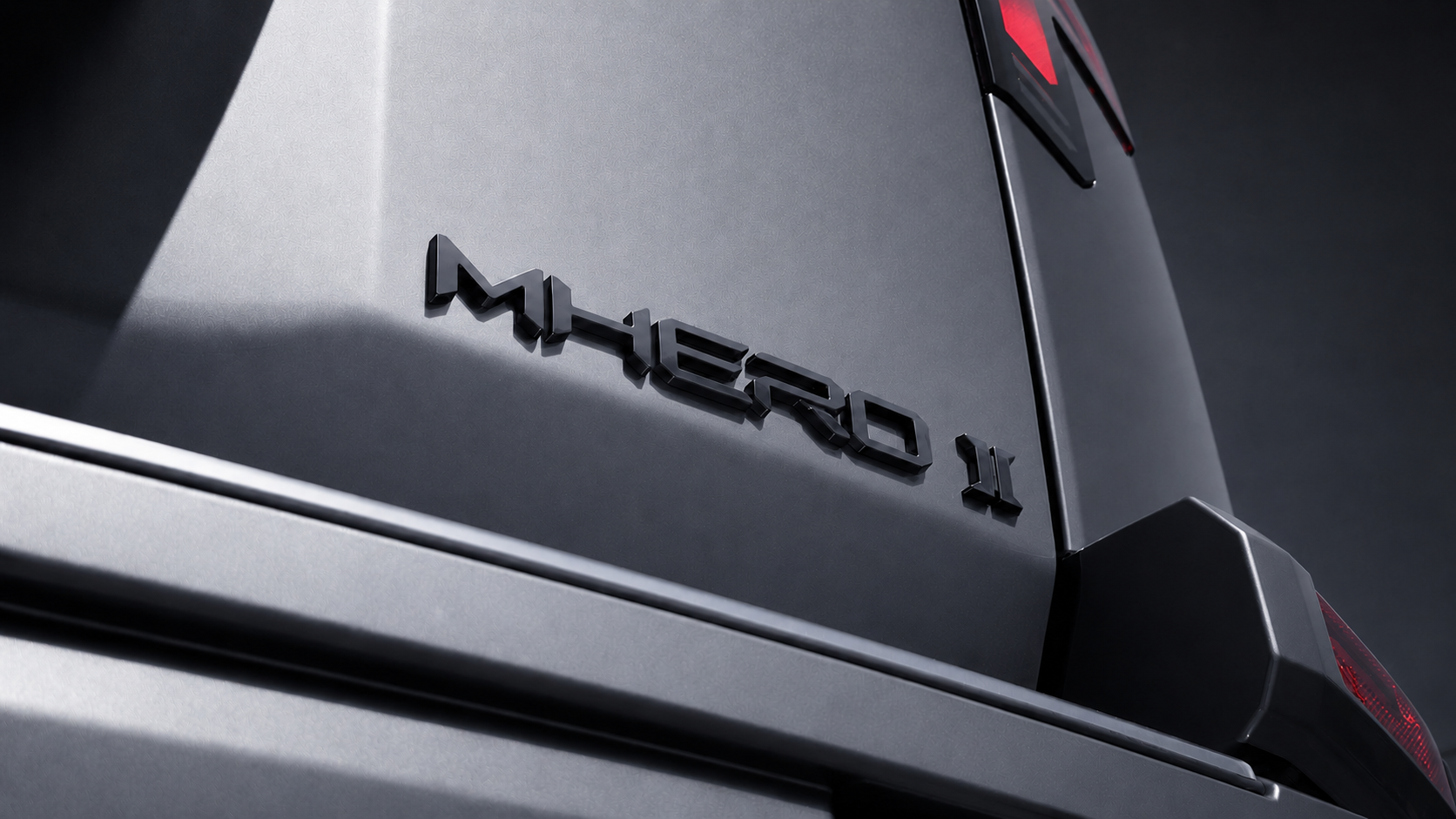 MHERO II badge — Polar Silver