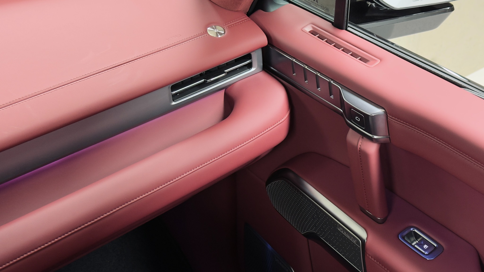 MHERO II center console — Maroon